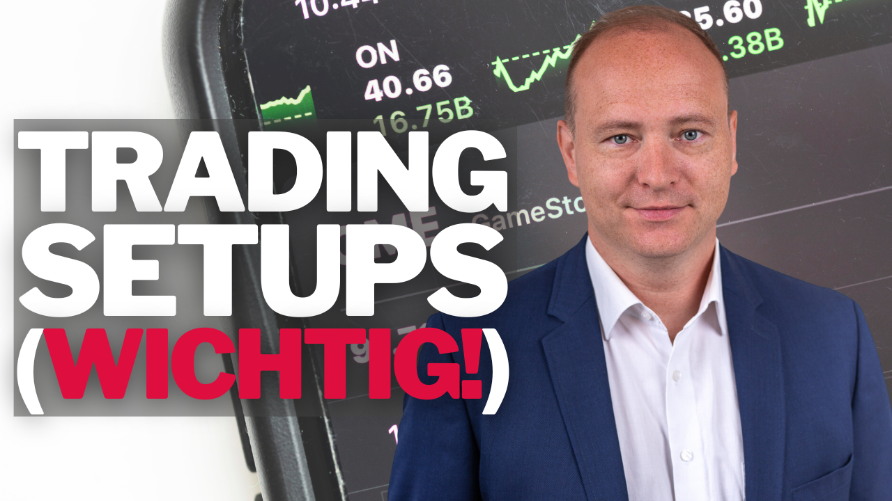 Trader analysiert ein Breakout-Setup auf mehreren Monitoren mit Candlestick-Charts und Indikatoren.